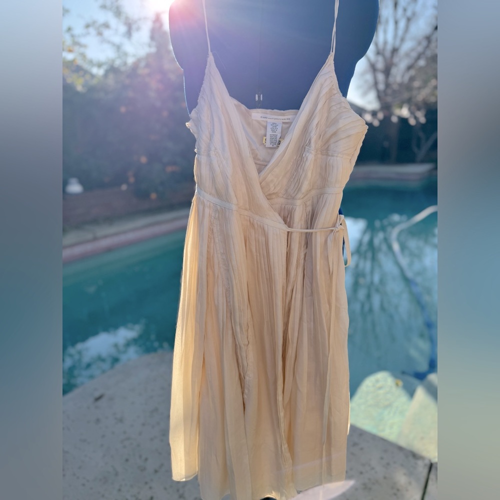 Diane Von Furstenberg Silk Cream Pleated Wrap Midi Dress Size 6